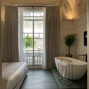 Artemisia Domus - Giardino Guest house
